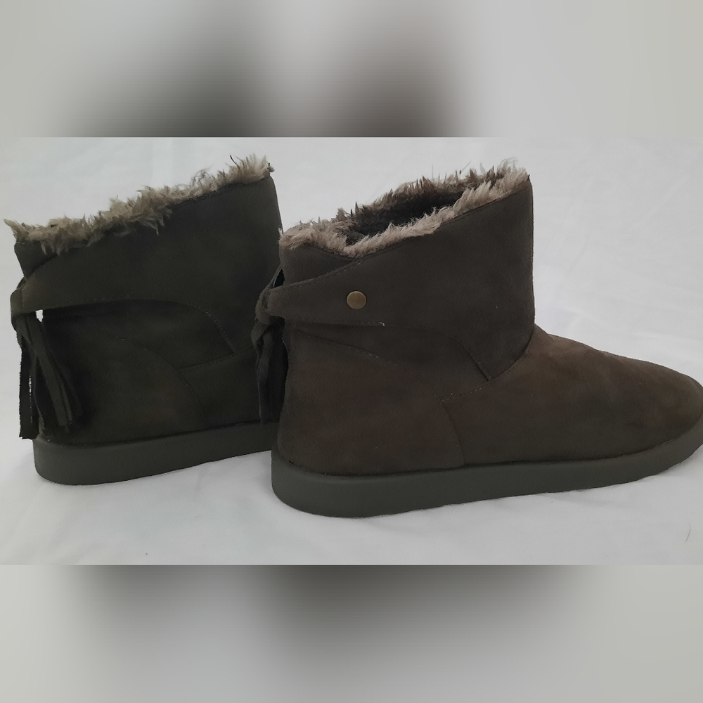Roebuck & Co Womens Fur Lined Ankle Boots  Size 10 Olive Green New Condition